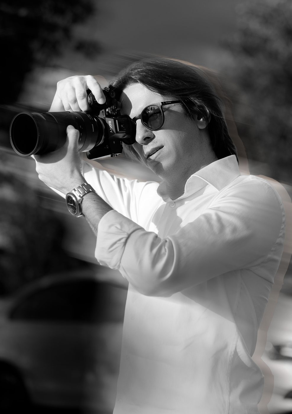 Ackley Serrano fotografando
